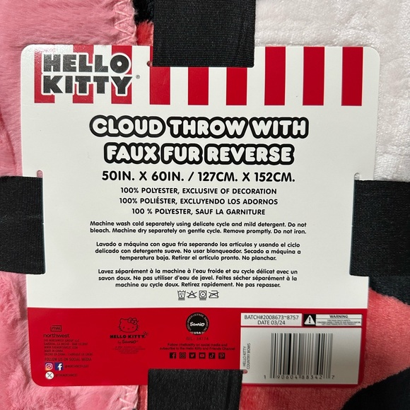 Hello Kitty Red Bow Plush Cloud Throw w Reverse Faux Fur Blanket 50” x 60” NWT - Picture 4 of 4